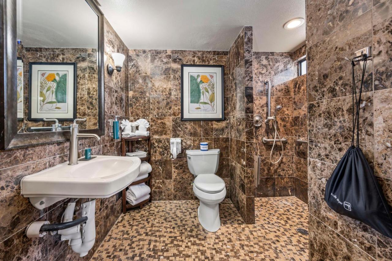 Queen Room Two Queen Beds Roll Shower Mobility Accessible