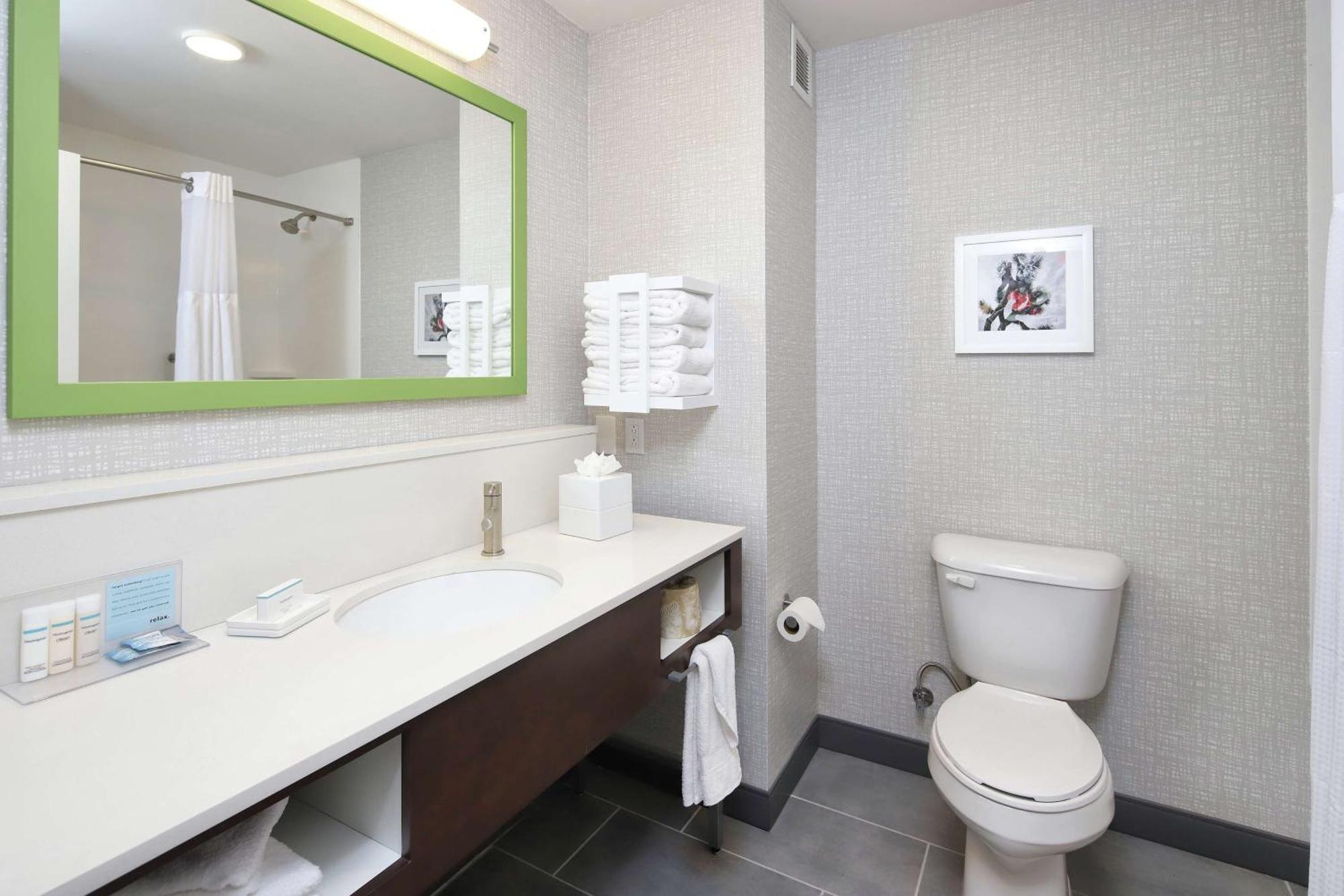 King Room with Accessible Tub - Mobility and Hearing Access/Non-Smoking