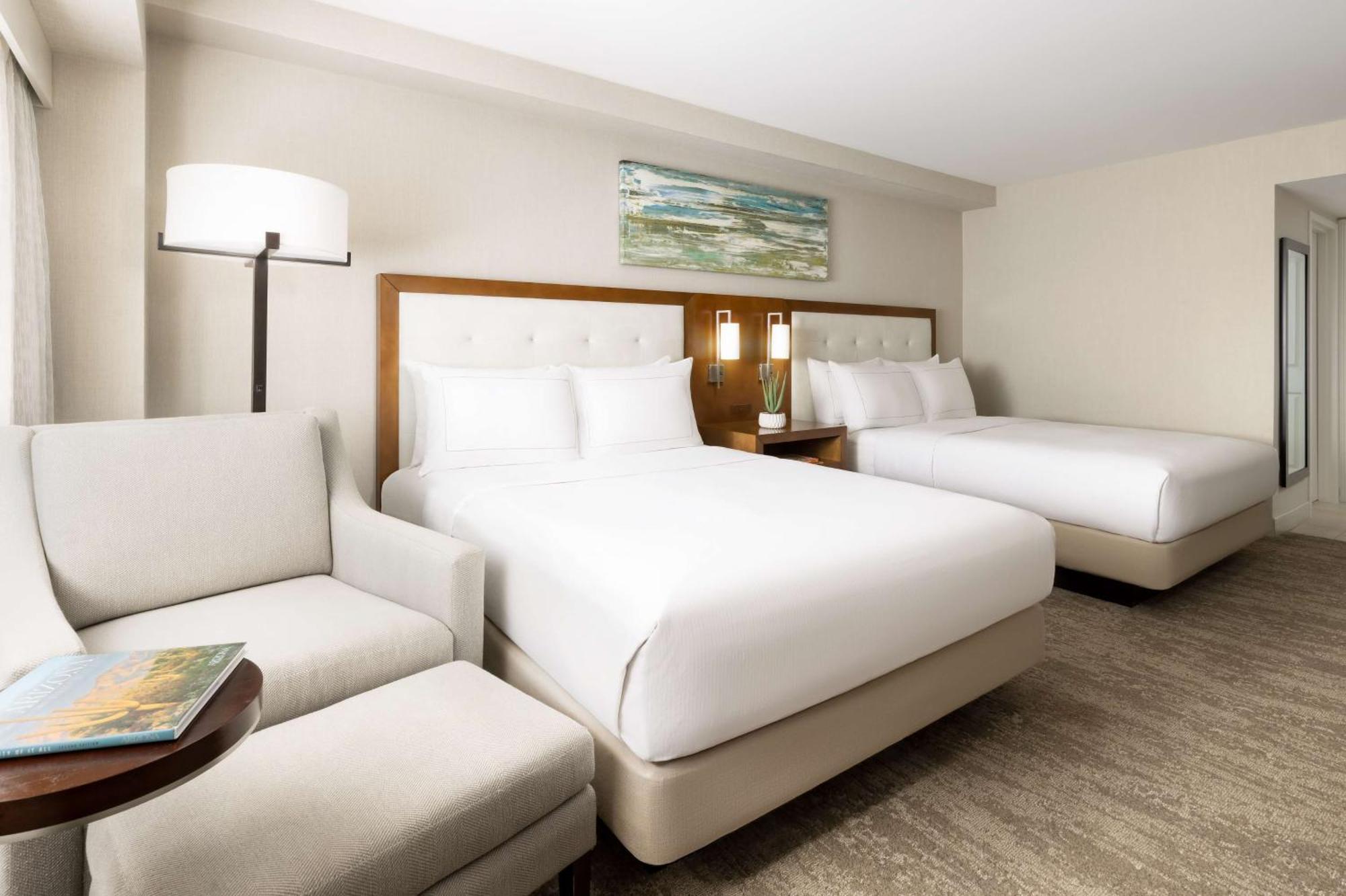 Queen Room Two Queen Beds Mountain View,1552146703:JPEG