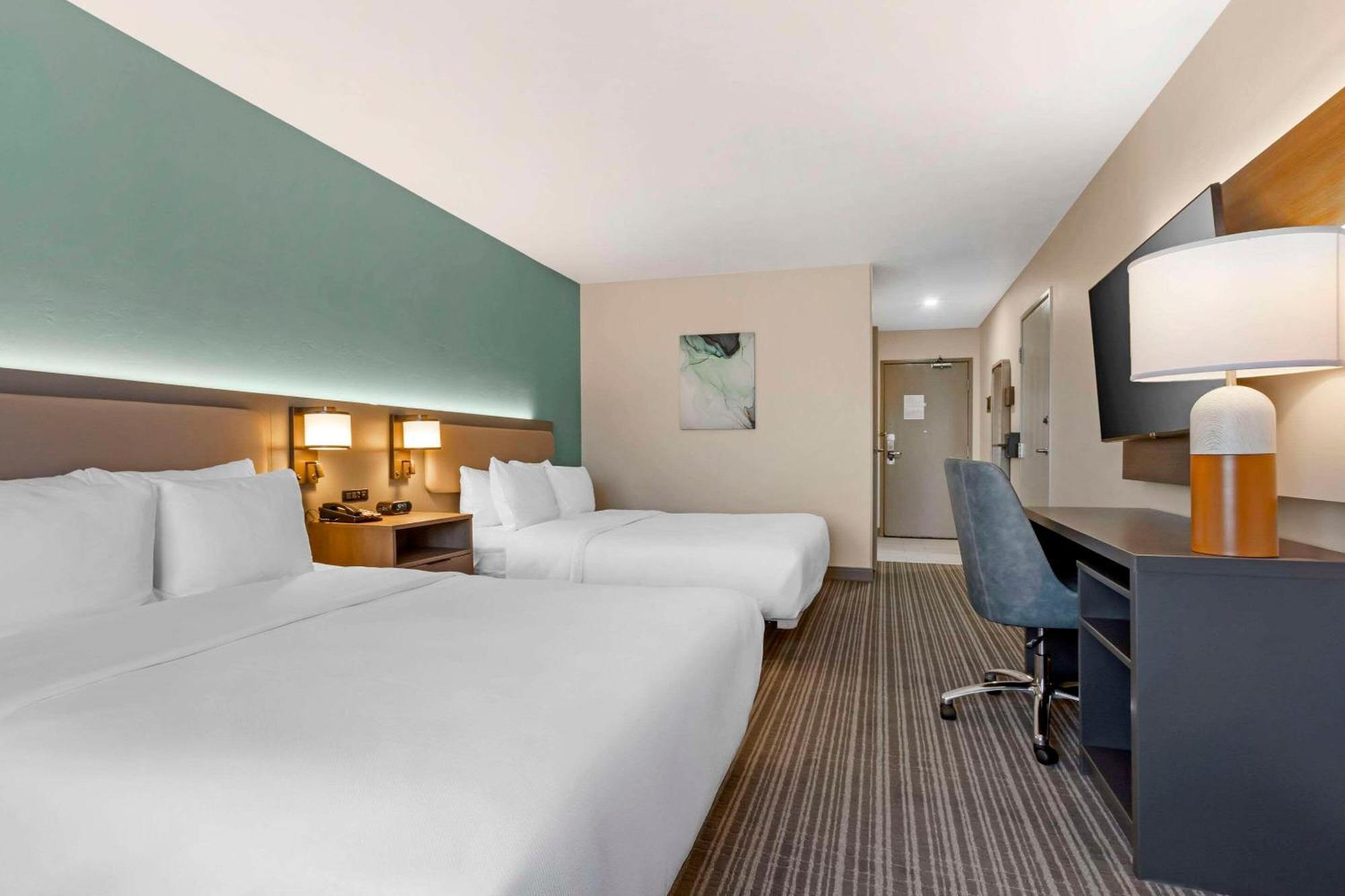 Suite with Two Queen Beds - Accessible/Non-Smoking