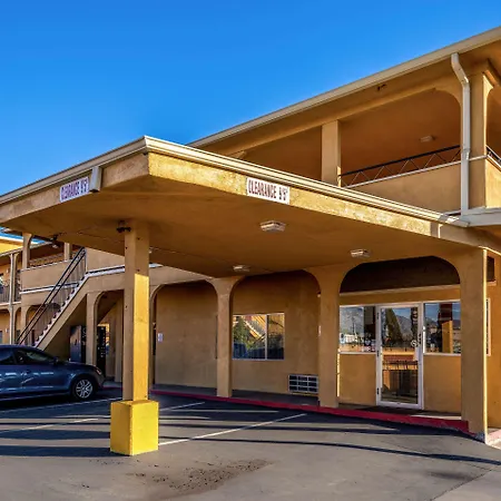 Econo Lodge University-3