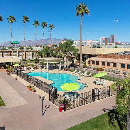 Ramada By Wyndham Tucson-2